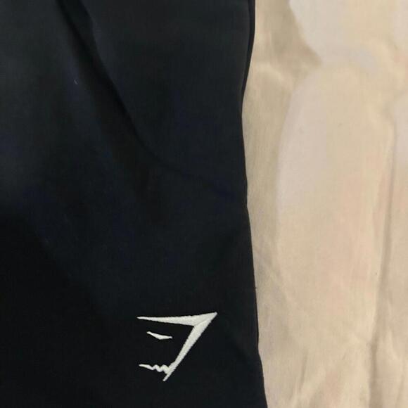 Gymshark Men’s crest 9” short - Picture 2 of 4